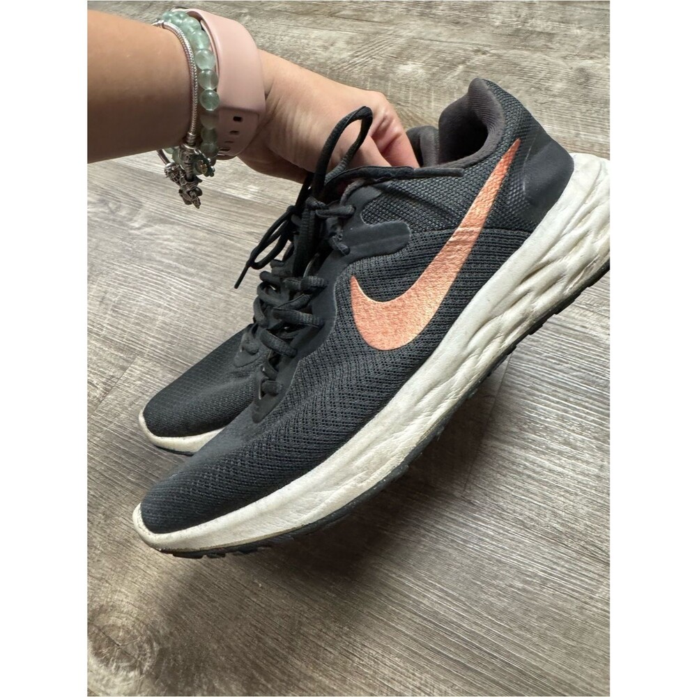 NIKE WMNS REVOLUTION 6 NEXT NATURE 'DARK SMOKE GREY METALLIC COPPER SIZE 10